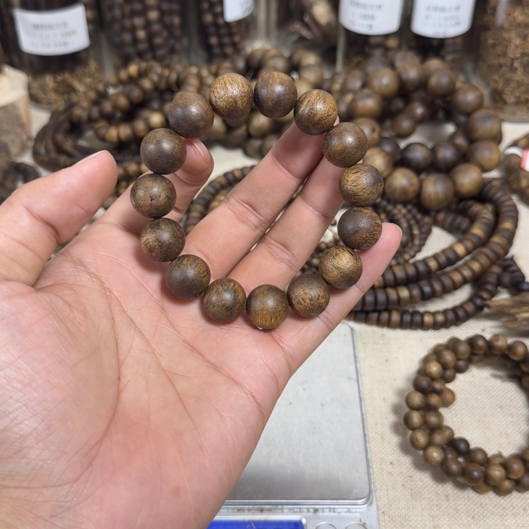 嗯***沉香手串1.5圆珠单圈17克糖结料