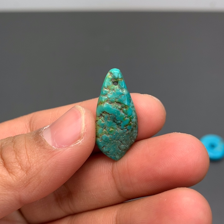 绿松石颈饰未镶嵌