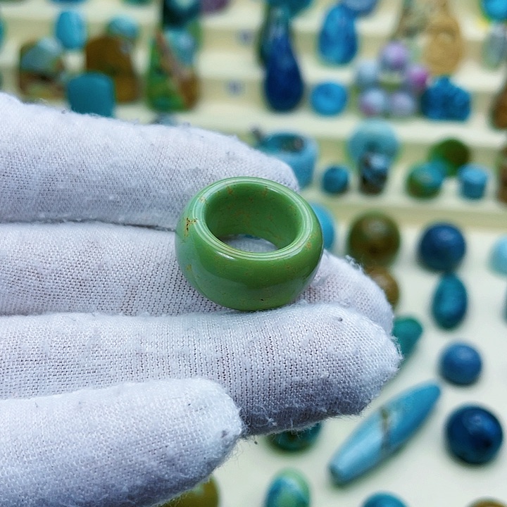 绿松石颈饰未镶嵌