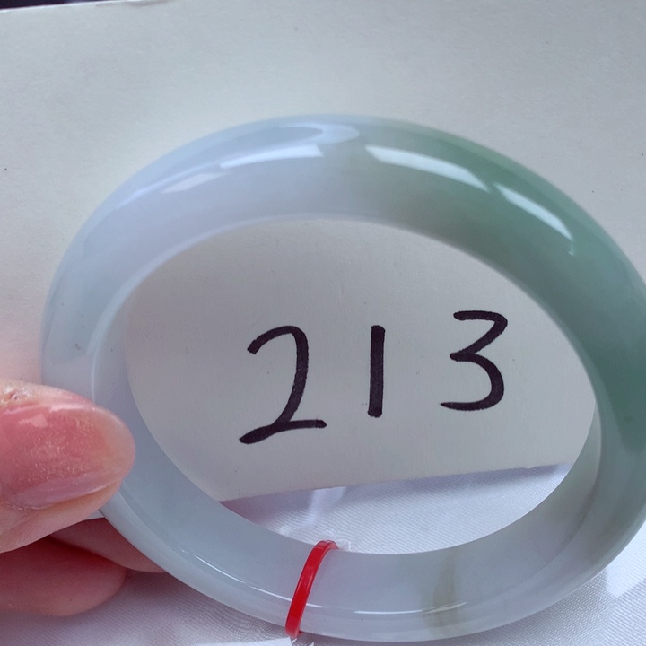 翡翠手镯未镶嵌翡翠