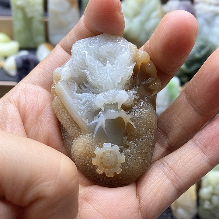 颈饰未镶嵌和田玉（糖玉）九****举