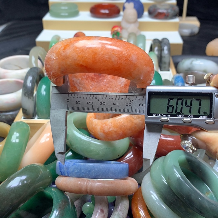 未镶嵌手镯石英质玉