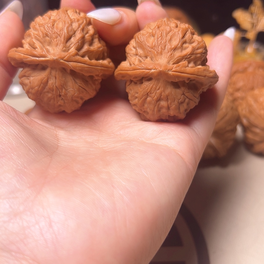 文玩核桃吊坠42金麒麟全品白茶