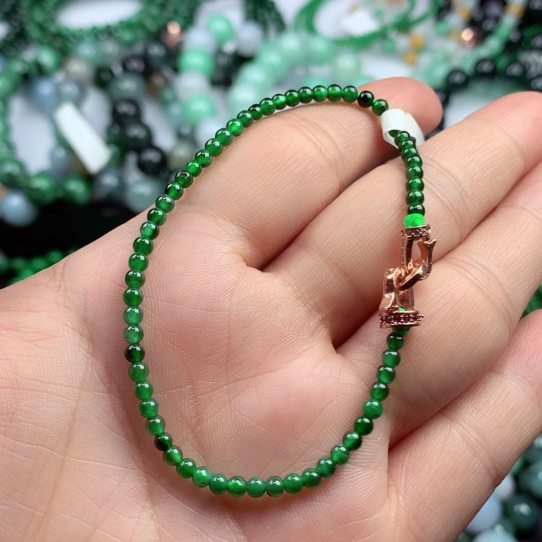 翡翠颈饰未镶嵌手串