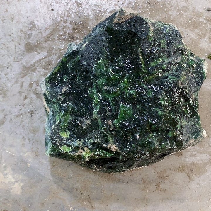 未镶嵌蛇纹石玉珠宝奇石