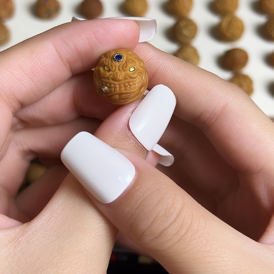 猴头核桃吊坠镶嵌单颗烟鬼恶僧