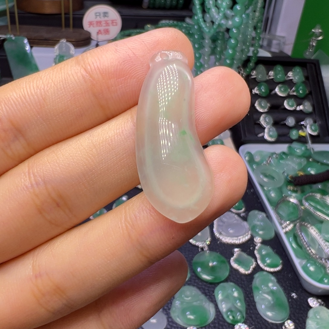 石英质玉（非洲翠）未镶嵌颈饰