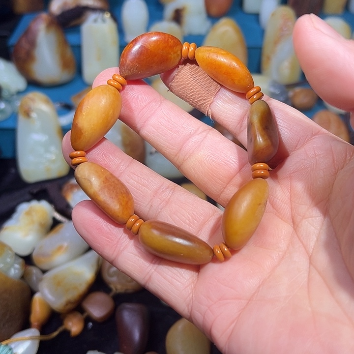 和田玉未镶嵌手串