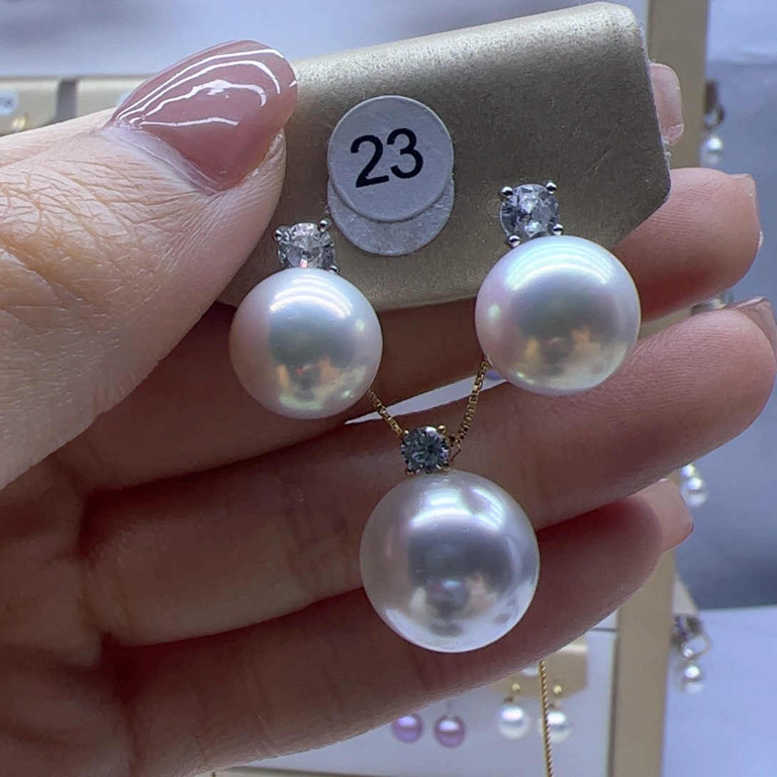 淡水珍珠吊坠(赠链)18K金镶嵌