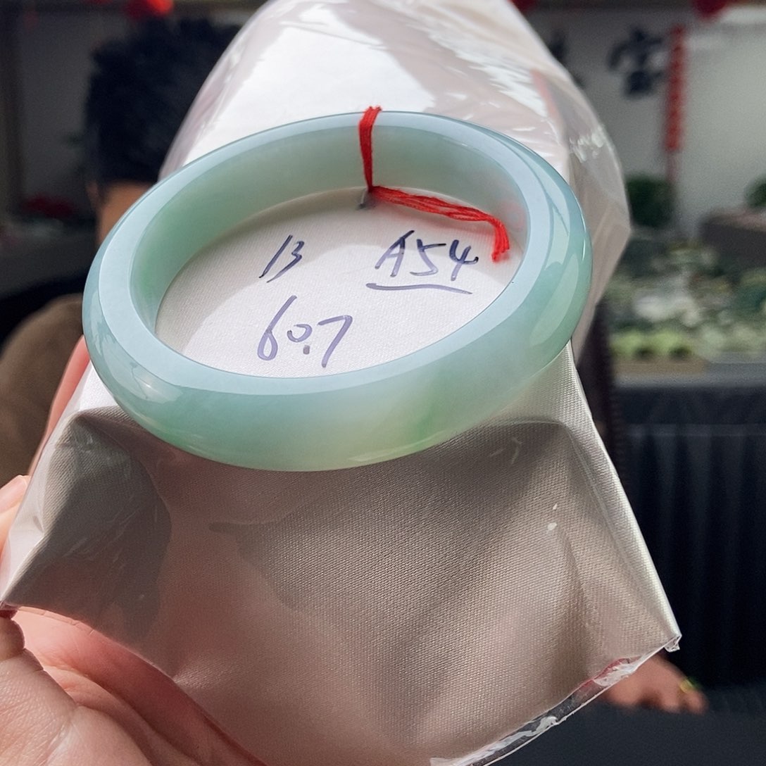 翡翠手镯未镶嵌拍一发一