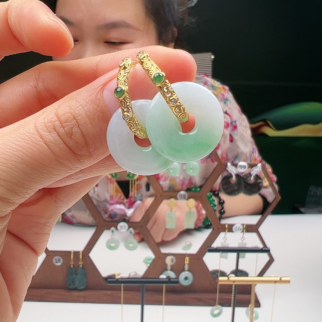 翡翠耳饰18K金镶嵌天然翡翠