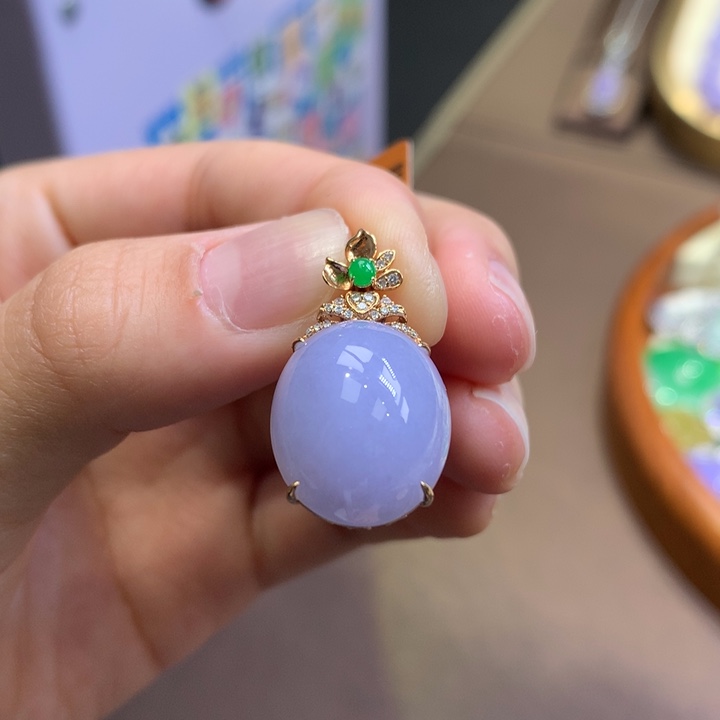 翡翠18K金镶嵌颈饰翡翠