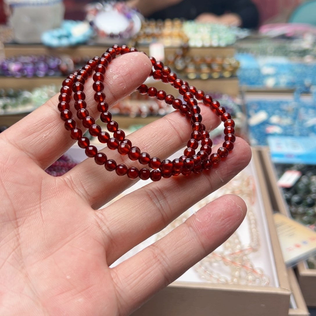 未镶嵌手链水晶是**吖石榴石多圈橙红