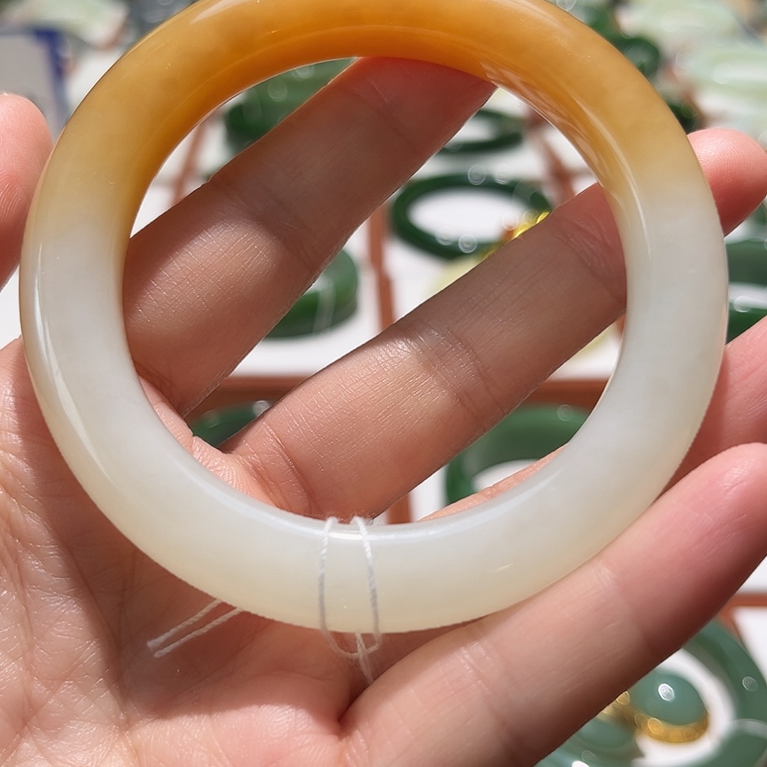 和田玉未镶嵌手镯