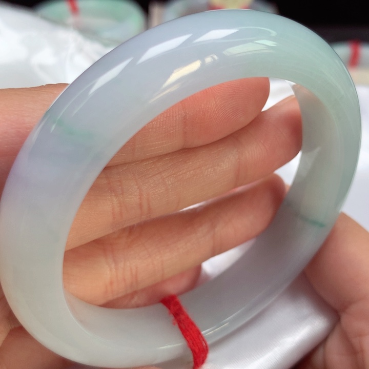 翡翠手镯未镶嵌冰胶淡春彩42号