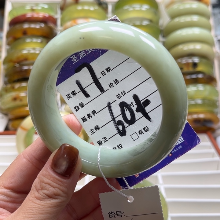 爱***糕蛇纹石玉未镶嵌手镯