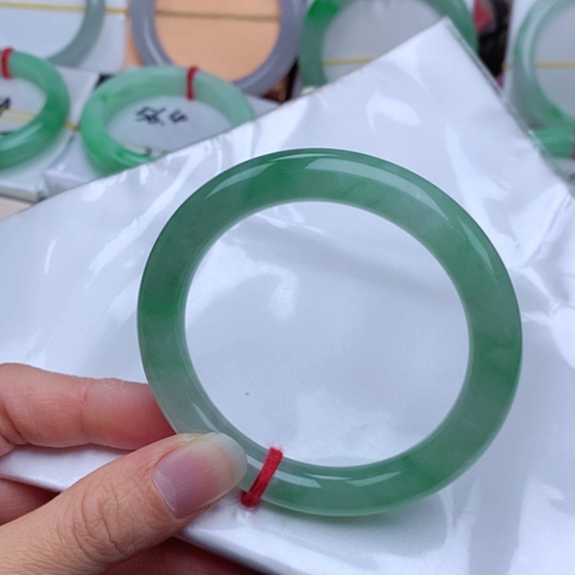 【闪购商品】翡翠手镯未镶嵌              圆条54