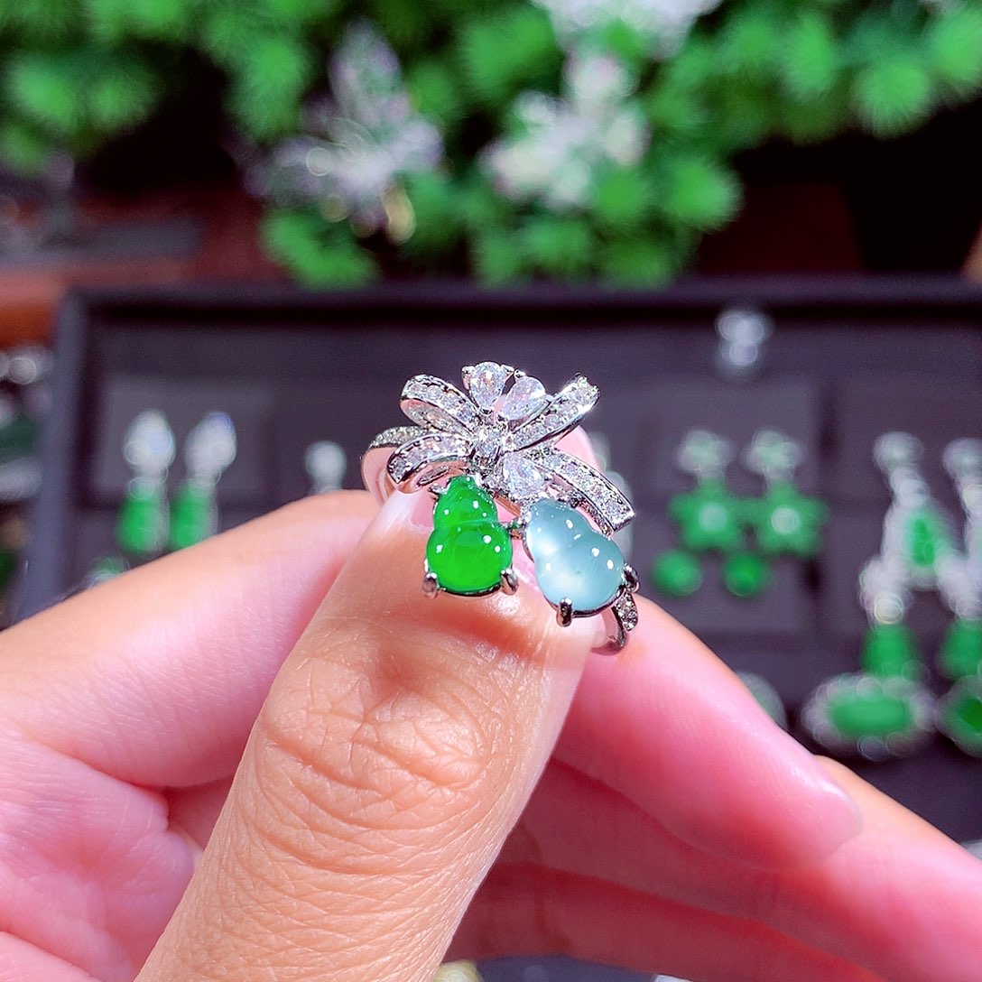 颈饰未镶嵌翡翠天然