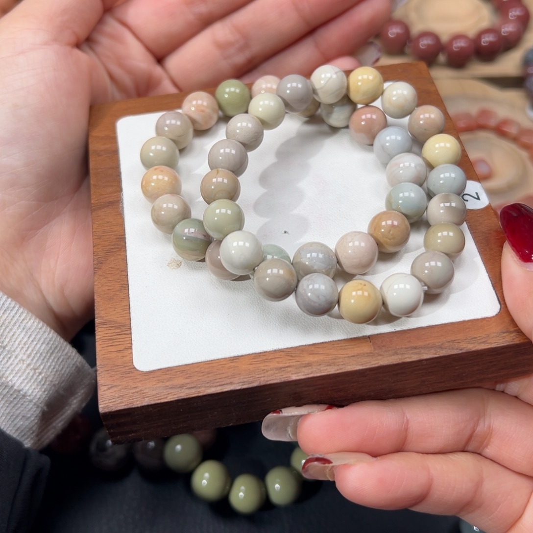 ****外石英质玉未镶嵌手链196