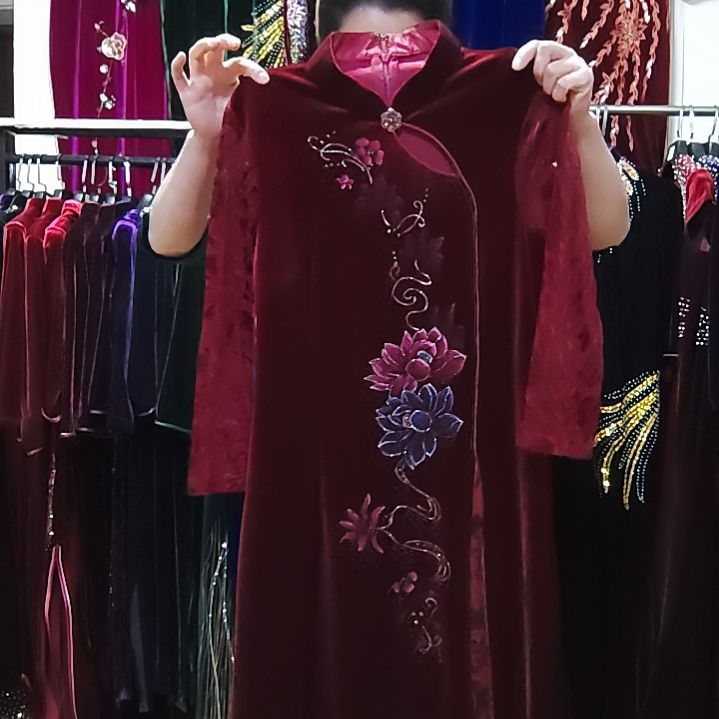 酒红色金丝绒彩绘中长改良旗袍裙l码90-110斤左右