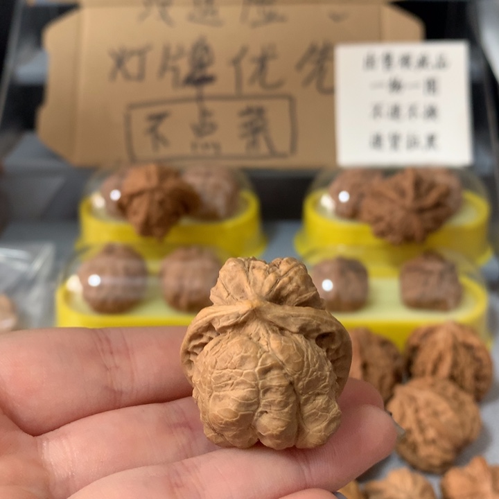 开***蟹文玩核桃吊坠异形单只，有瑕疵