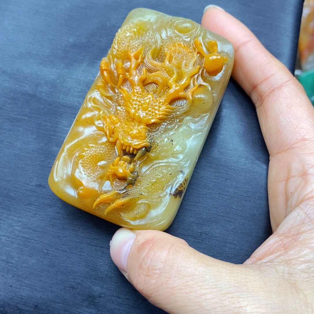 石英质玉（黄龙玉）颈饰未镶嵌