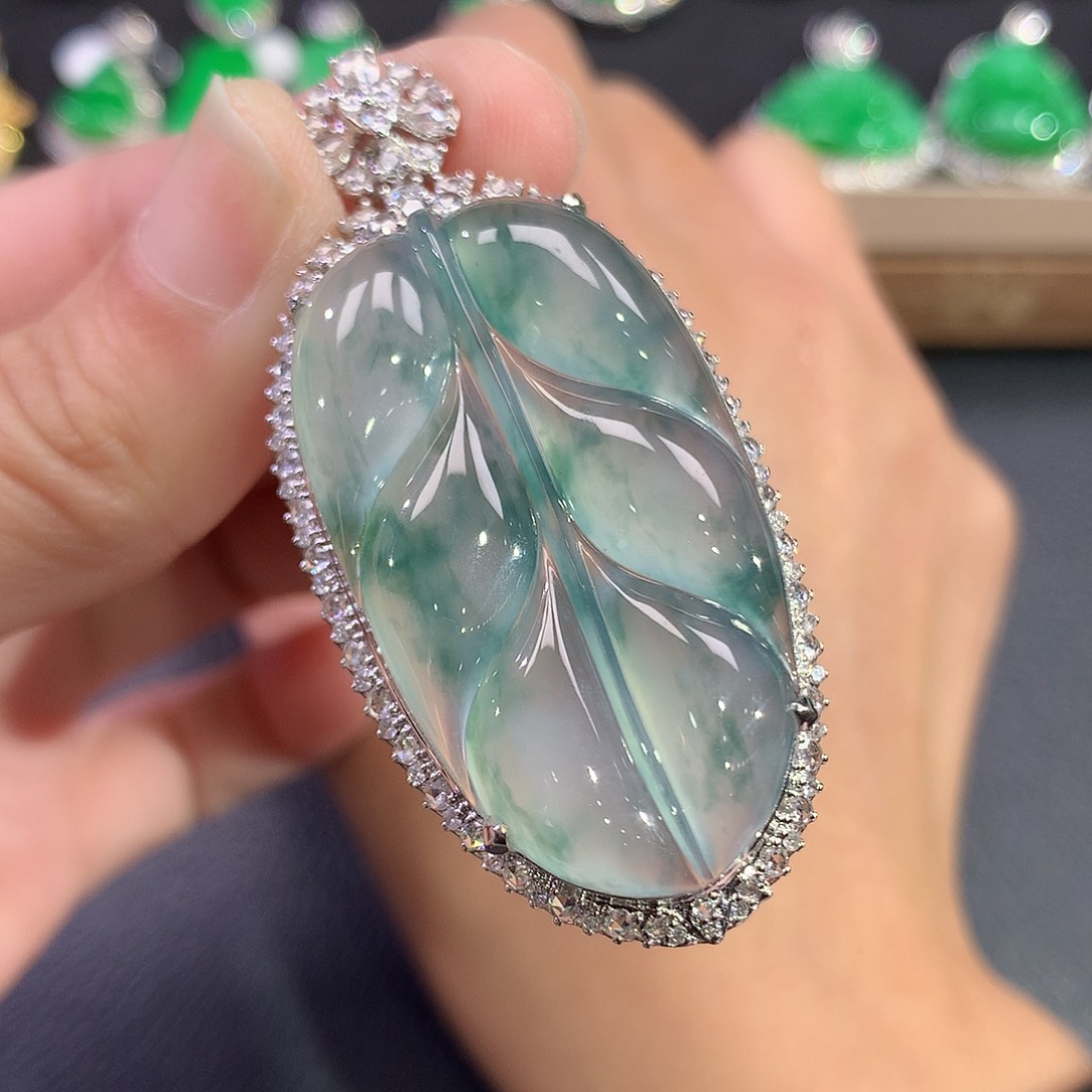 翡翠吊坠(赠链)18K金镶嵌