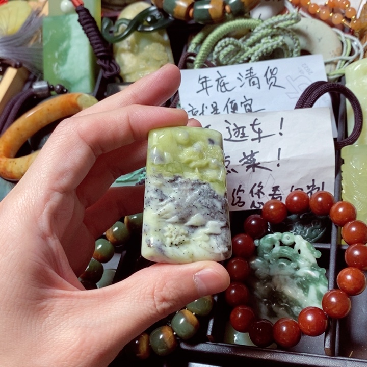 蛇纹石玉颈饰未镶嵌