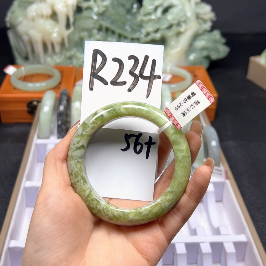 蛇纹石玉手镯未镶嵌