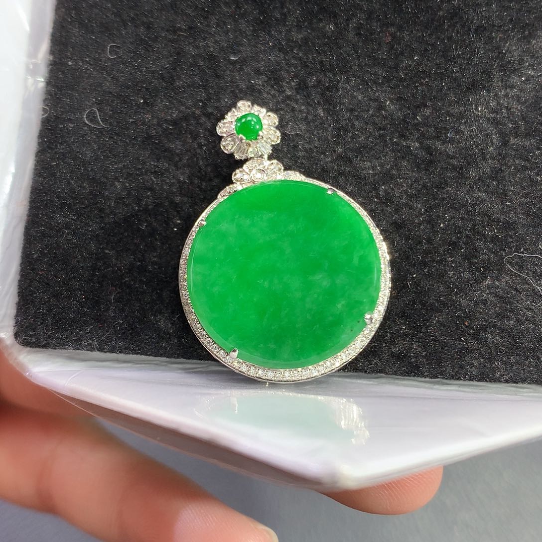 翡翠吊坠(赠链)18K金镶嵌