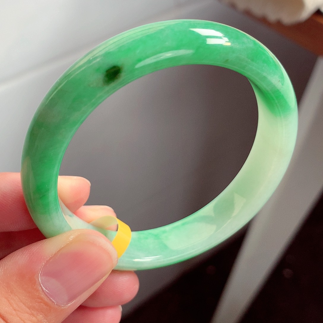 翡翠手镯未镶嵌缅甸翡翠