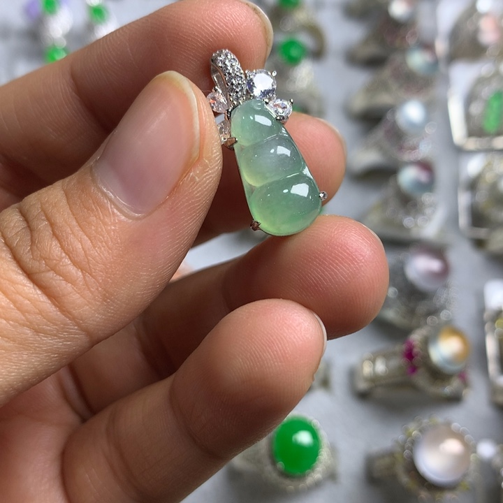 翡翠未镶嵌戒指银托镶嵌，可直接佩戴