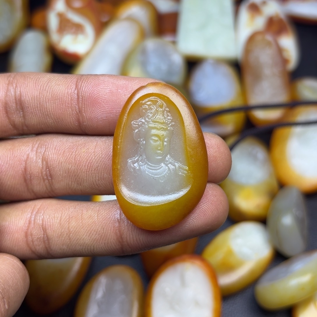 和田玉颈饰未镶嵌?****¹