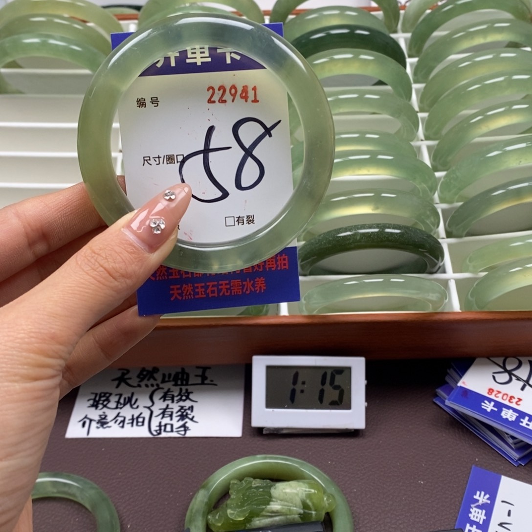 蛇纹石玉手镯未镶嵌