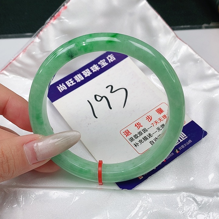 翡翠手镯未镶嵌翡翠12