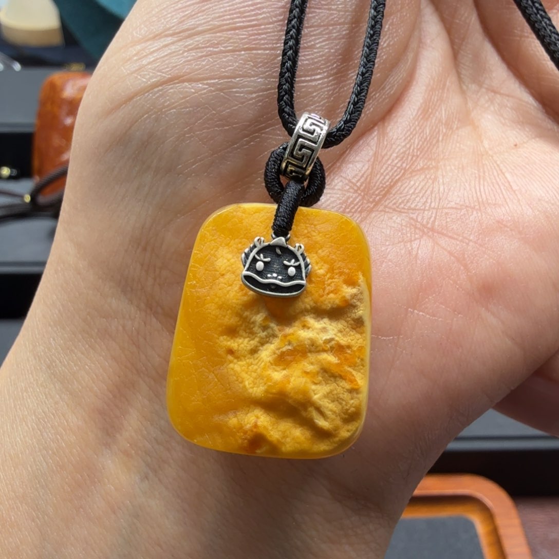 未镶嵌吊坠(赠链)琥珀