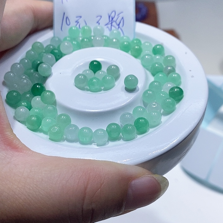 翡翠散珠冰果绿卡6