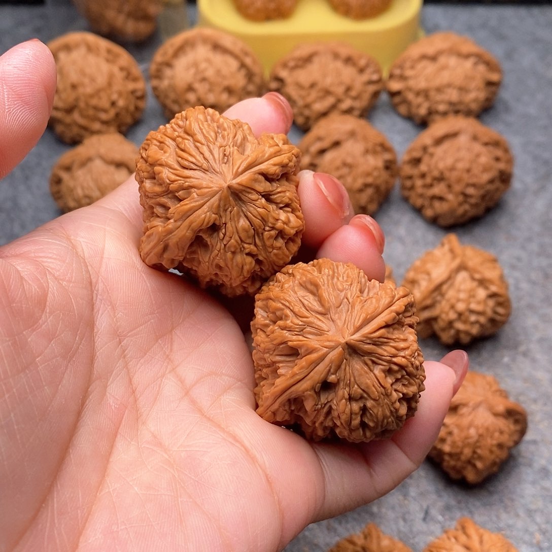 文玩核桃把件精品炮弹南疆石41全品