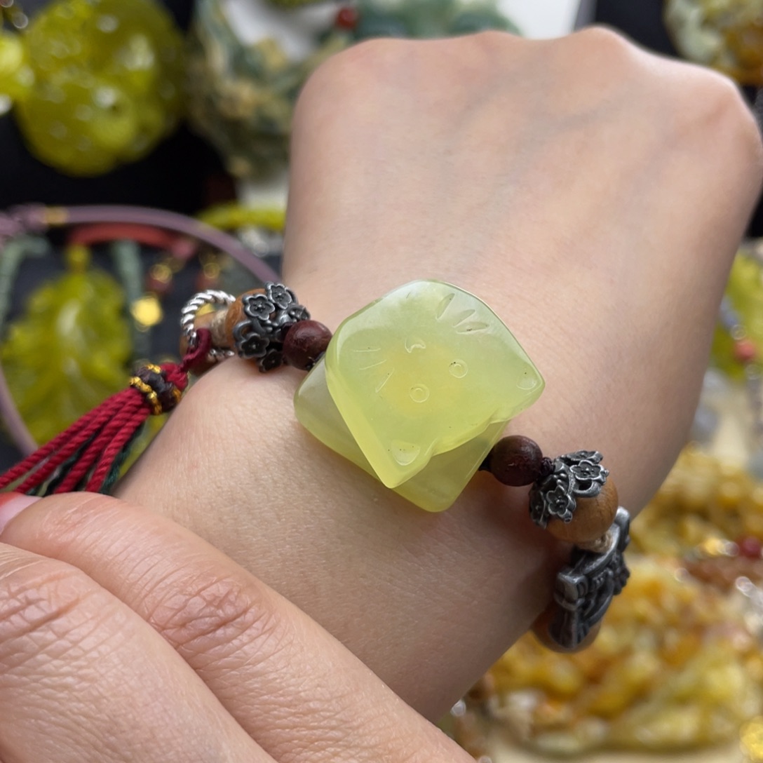 未镶嵌蛇纹石玉颈饰