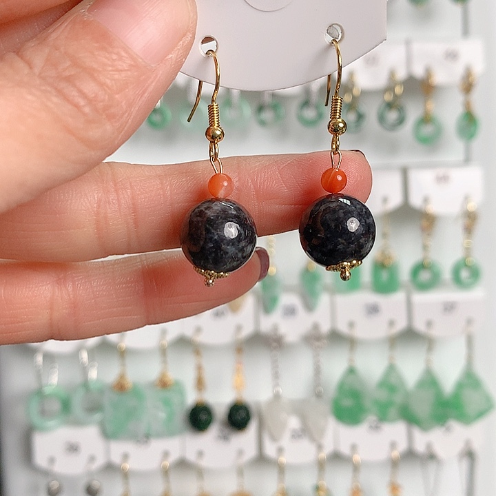 翡翠耳饰未镶嵌翡翠