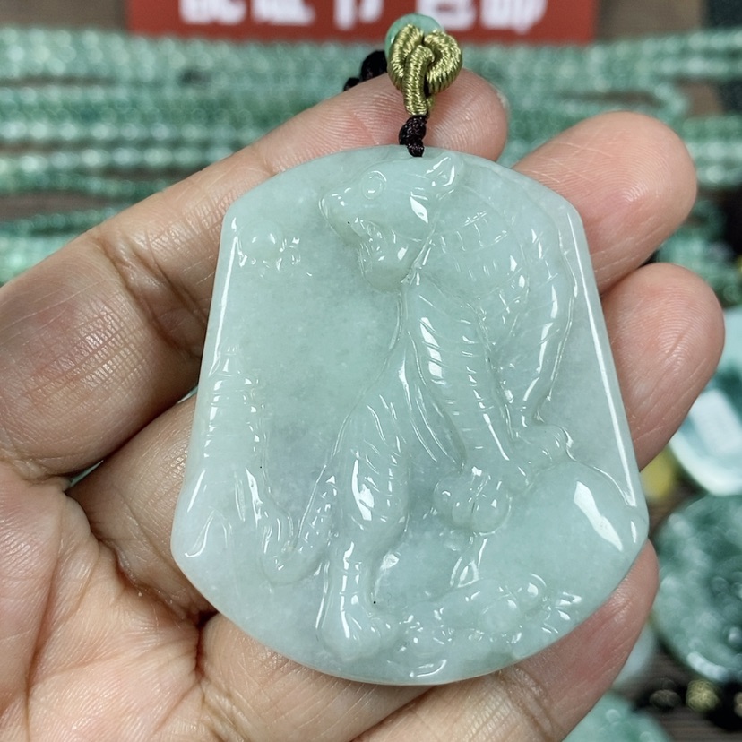 【闪购商品】翡翠颈饰未镶嵌玉吊坠翡翠玉上山虎牌