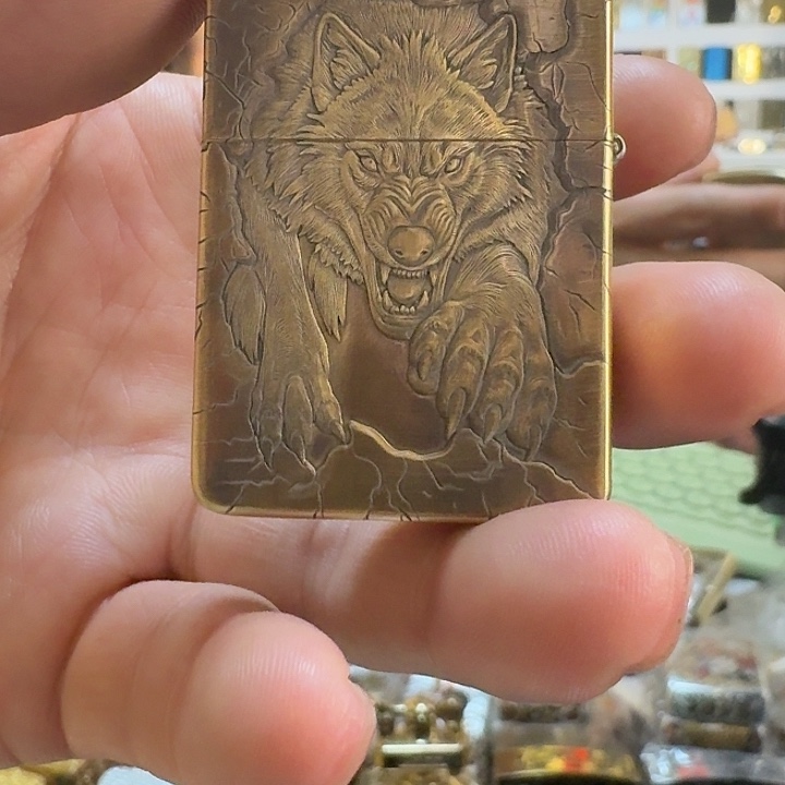 佐罗910浮雕狼打火机