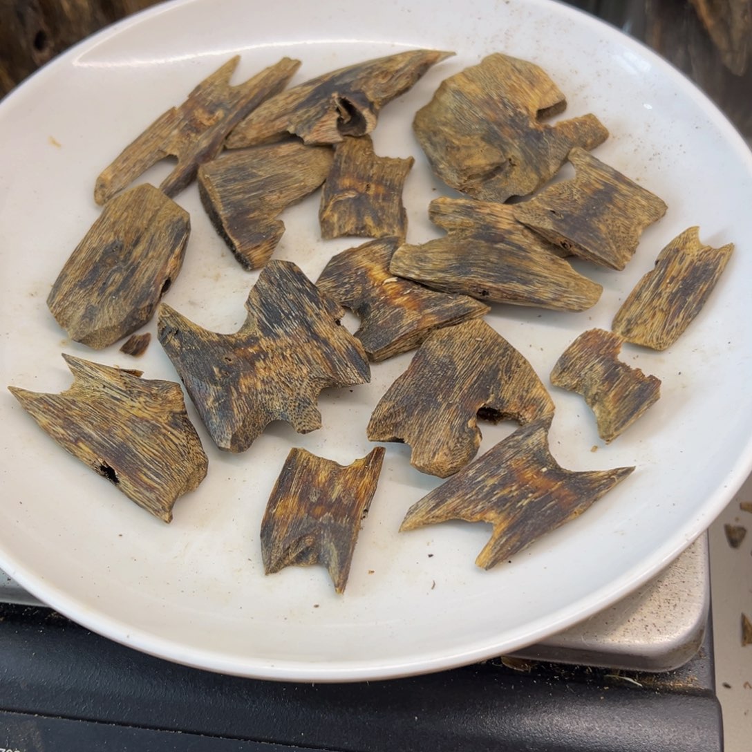 沉香碎屑沉香金沙叶原材料52克