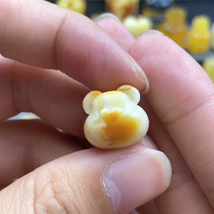 琥珀裸石未镶嵌蜜蜡