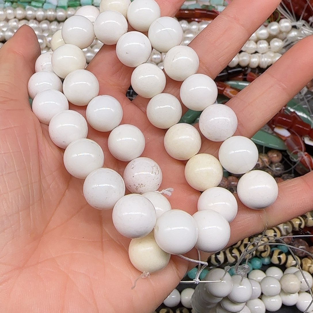 玛瑙/玉髓合金珠宝半成品瓷白玛瑙约12mm一条