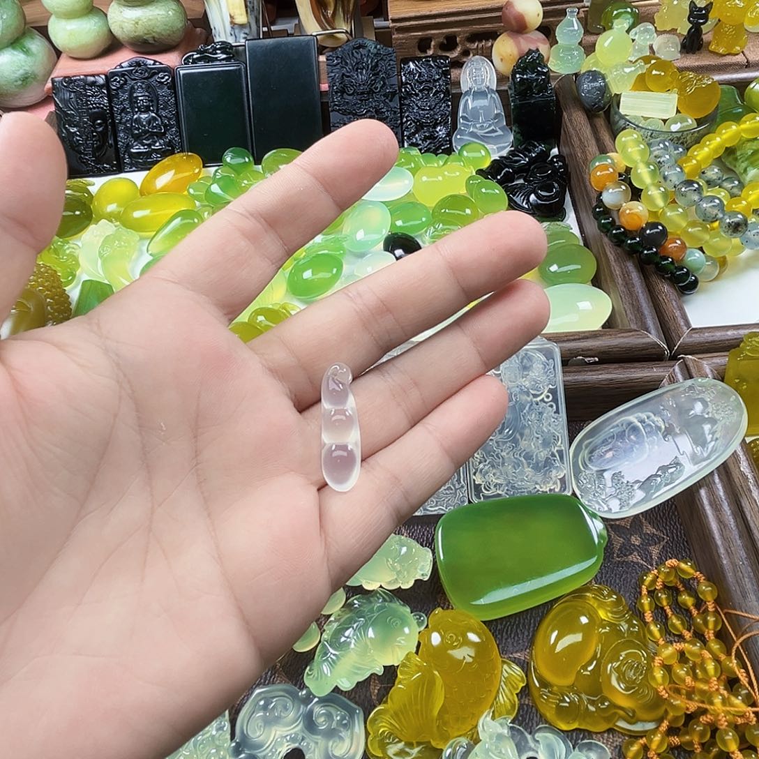 浅****岫玉未镶嵌吊坠(不含链)