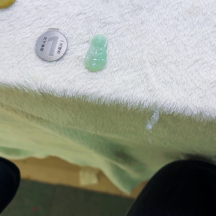 翡翠未镶嵌颈饰放心