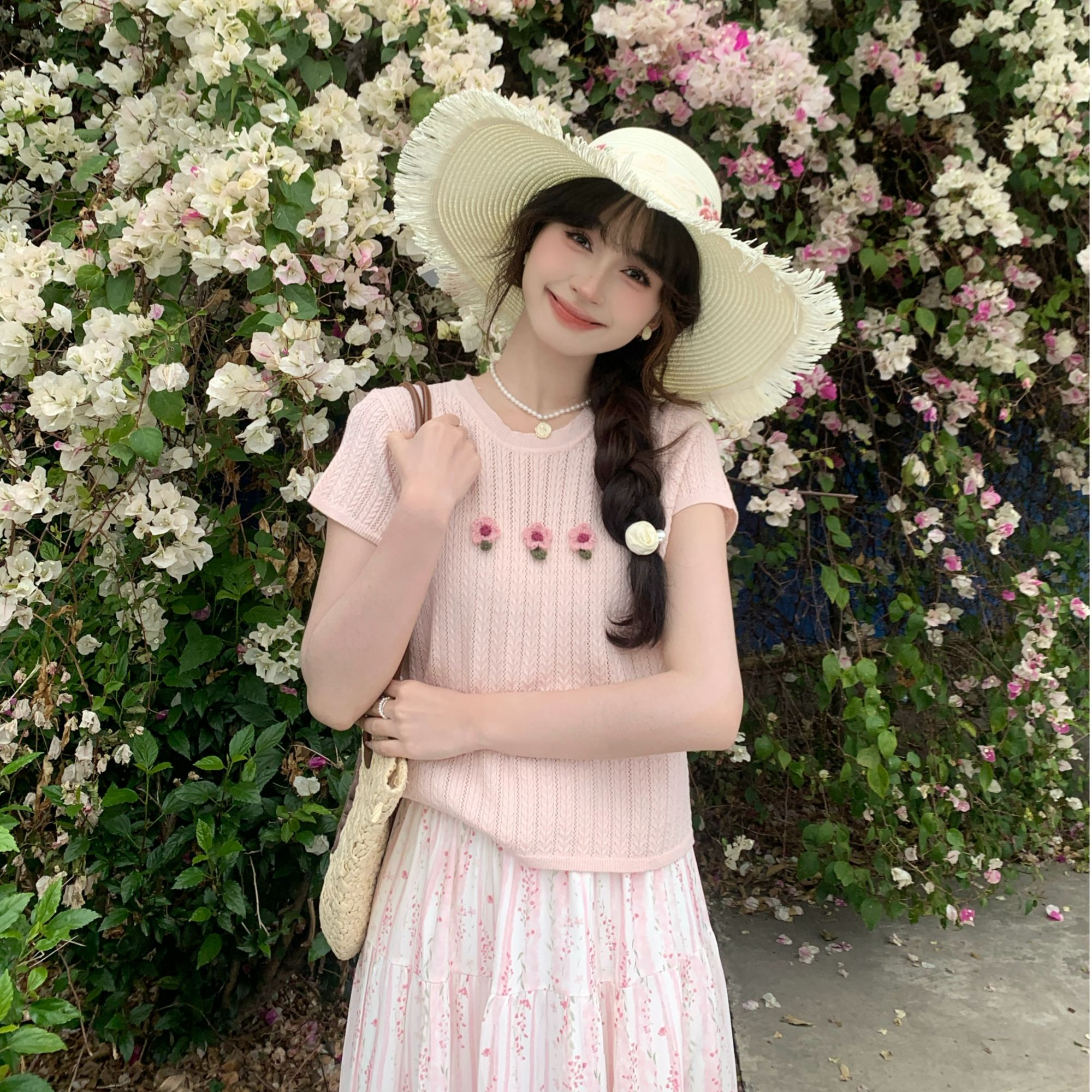 慕兔立体花朵镂空针织衫上衣2025春装新款女设计感小众短袖毛衣