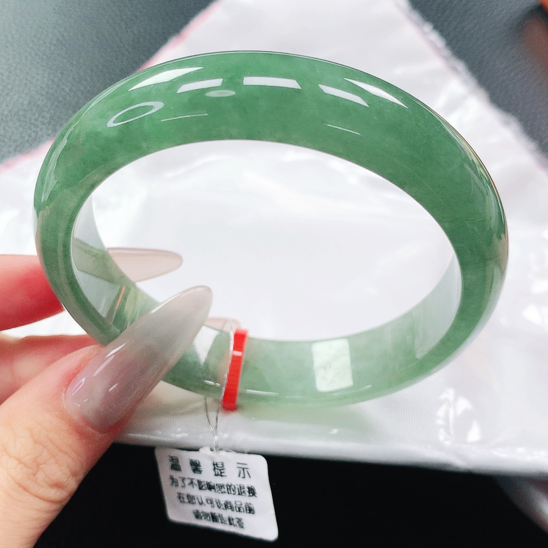 翡翠手镯未镶嵌57圈