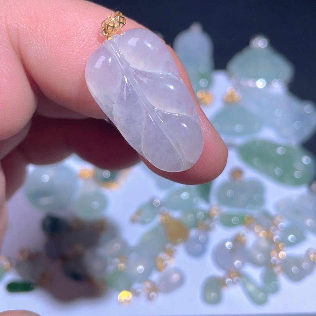 翡翠足金镶嵌颈饰翡翠